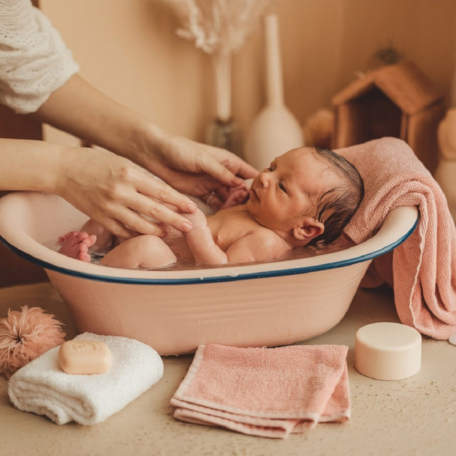 How Often Should You Bathe Your Newborn Baby: Parent's Guide by Sprootbaby