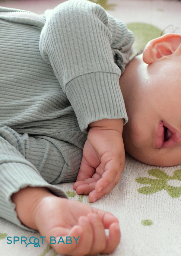 How to dress a baby for sleep: a simple guide for every season