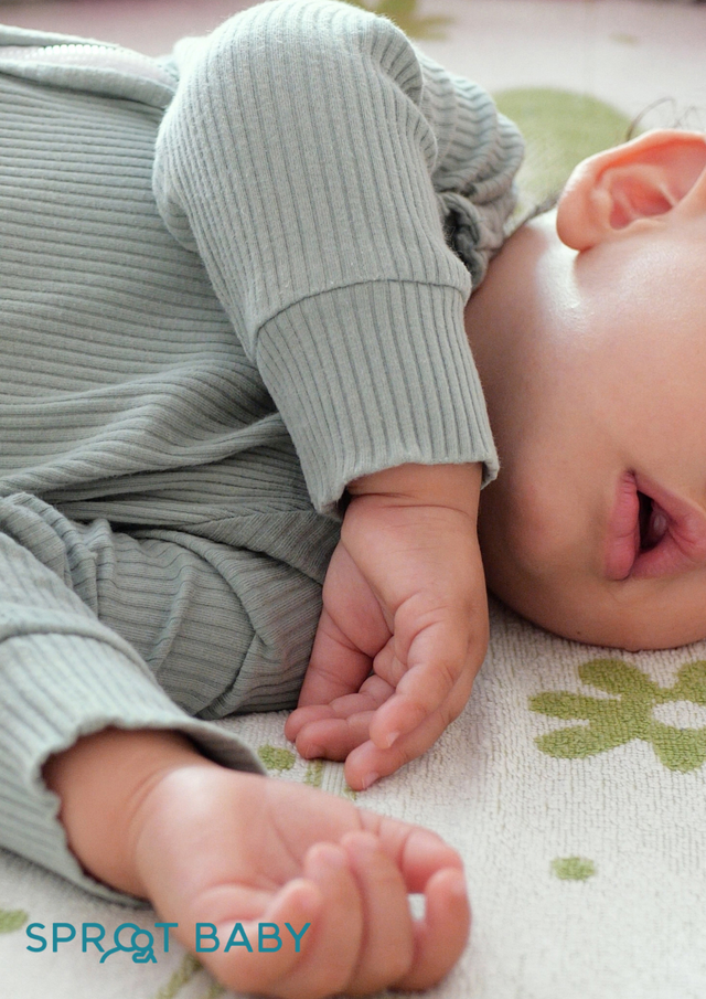 How to dress a baby for sleep: a simple guide for every season